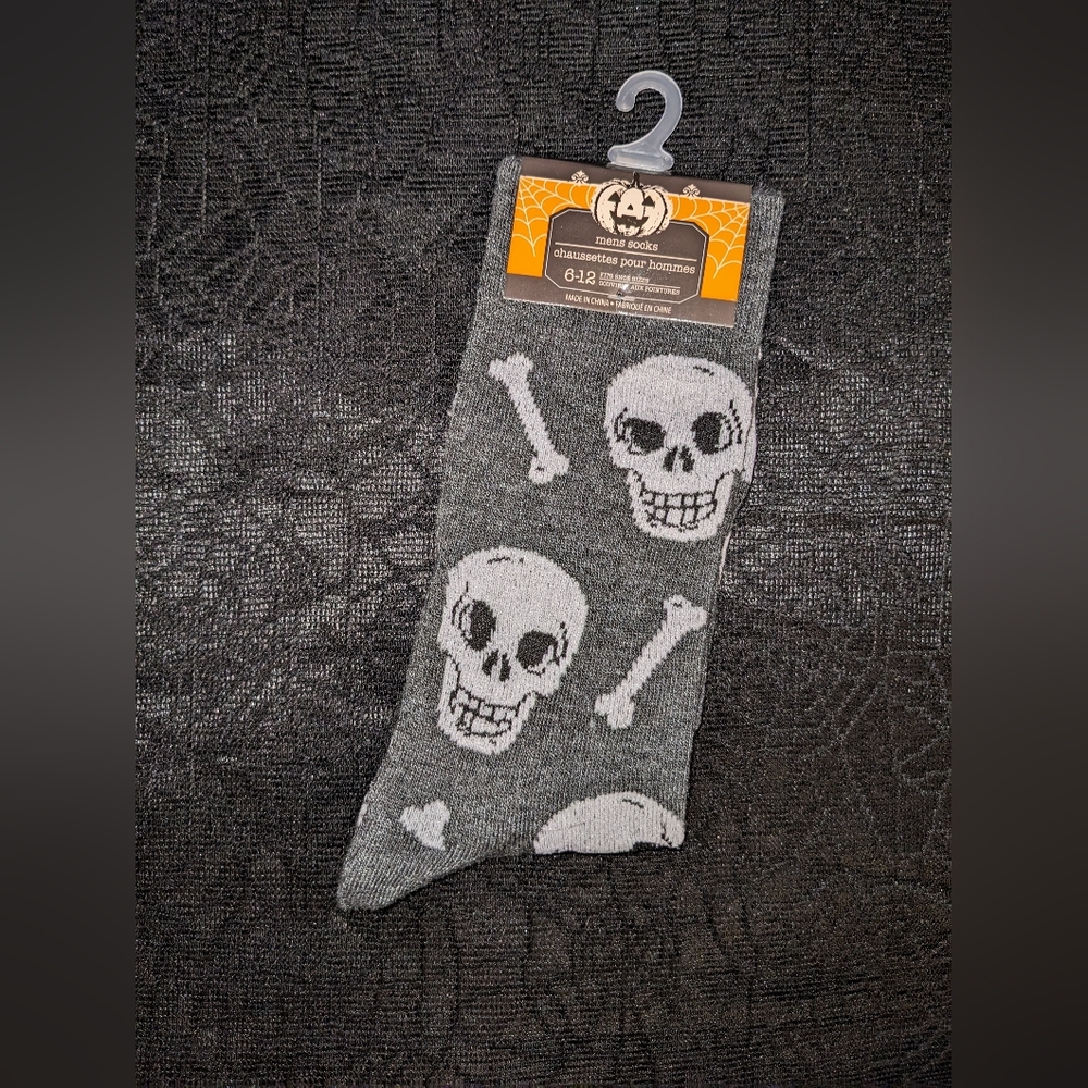 Skull And Bones Crew Socks